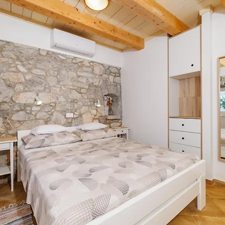 House Maja Semesterbostad *